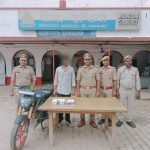 हण्डिया पुलिस की बड़ी कार्रवाई: शातिर अपराधी सौरभ मिश्रा गिरफ्तार, भारी मात्रा में असलहे बरामद