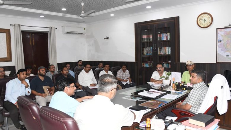 विद्युत आपूर्ति एवं उपभोक्ता समस्याओं के समाधान को लेकर जिलाधिकारी ने की बैठक